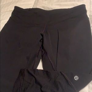 Black Lululemon crop work out pants